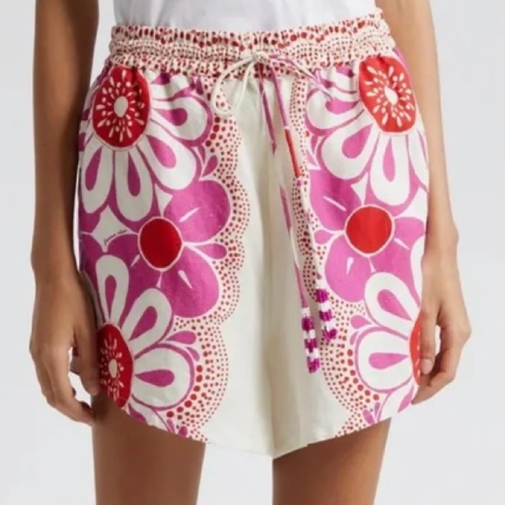 Farm Rio Maia Floral Pink and White Women's Shorts - EUC